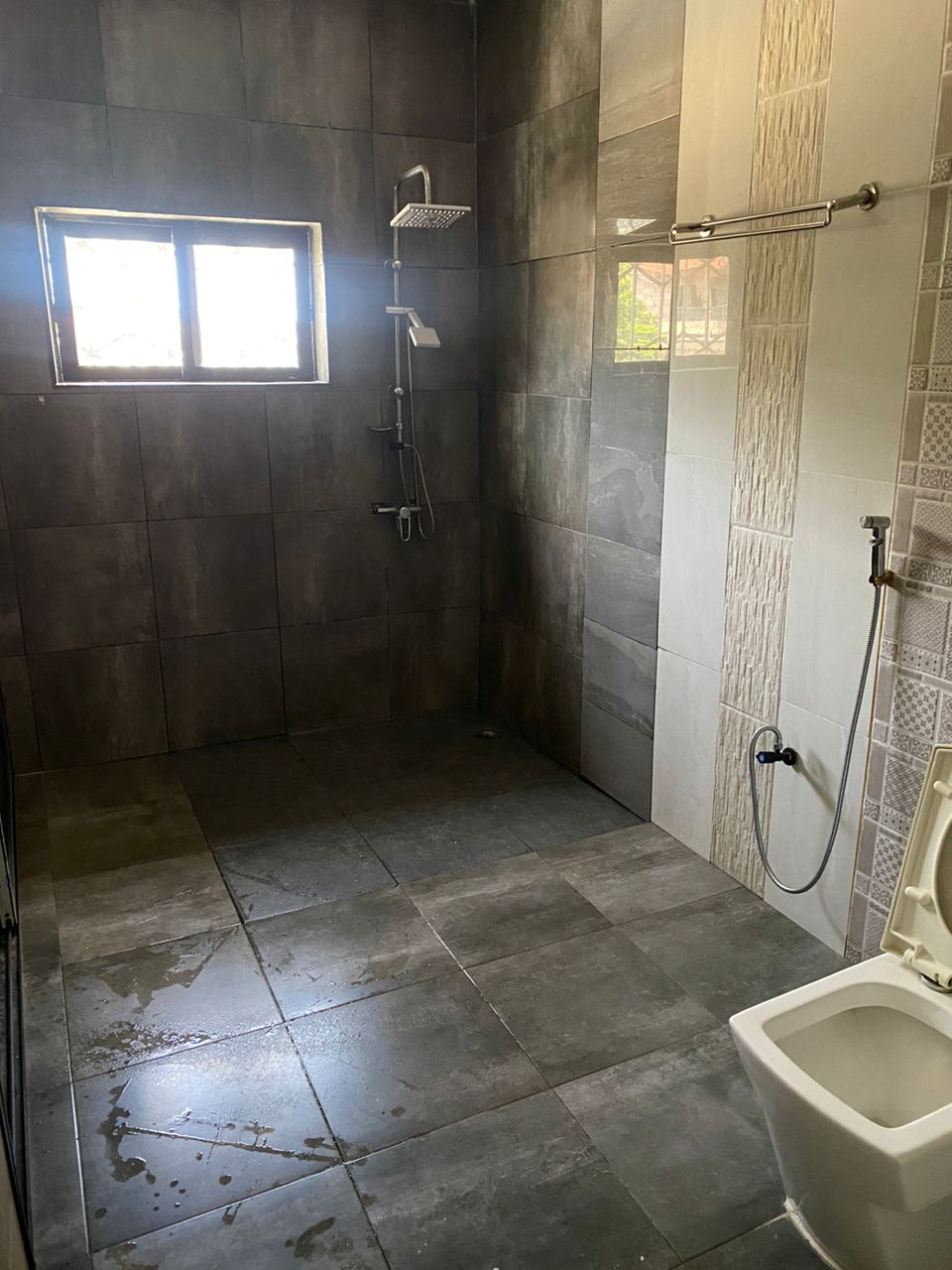 Salle de bain spacieuse